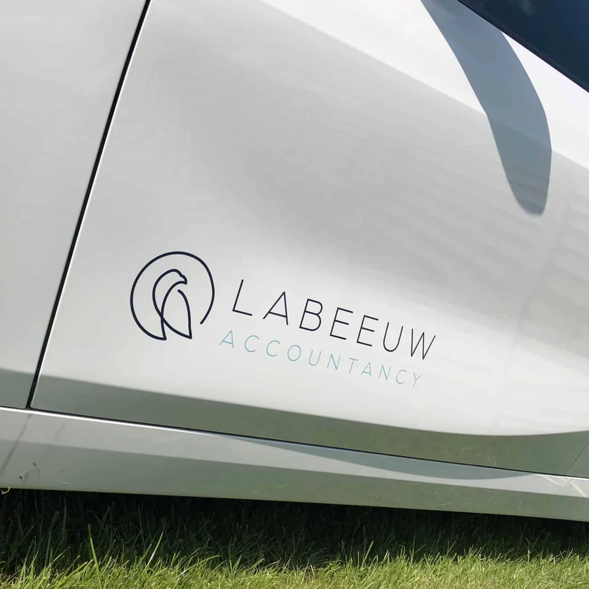 Labeeuw Accountancy — Signalétique & lettrage, visuel 4