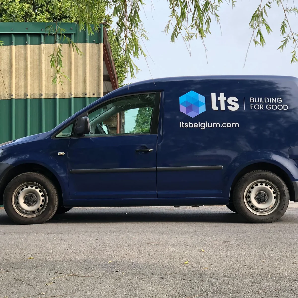 Laminated Timber Solutions — Lettrage de flotte & covering, visuel 3